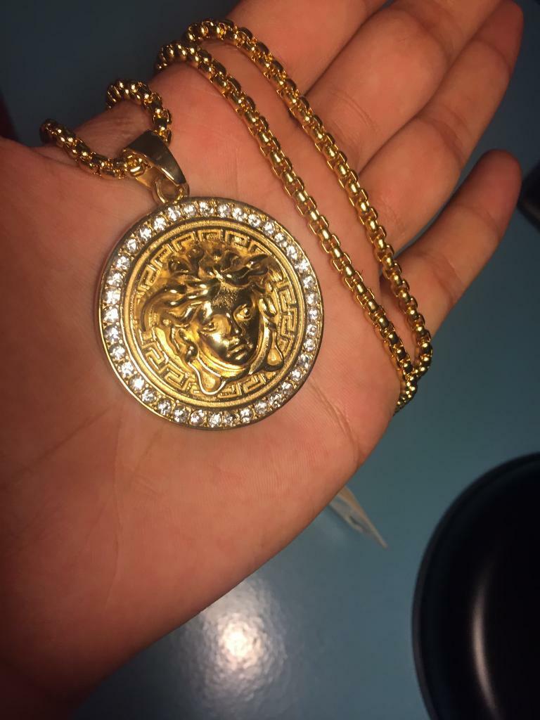 How to Use Iced Out Chains With Pendants To Complete Your Best Look